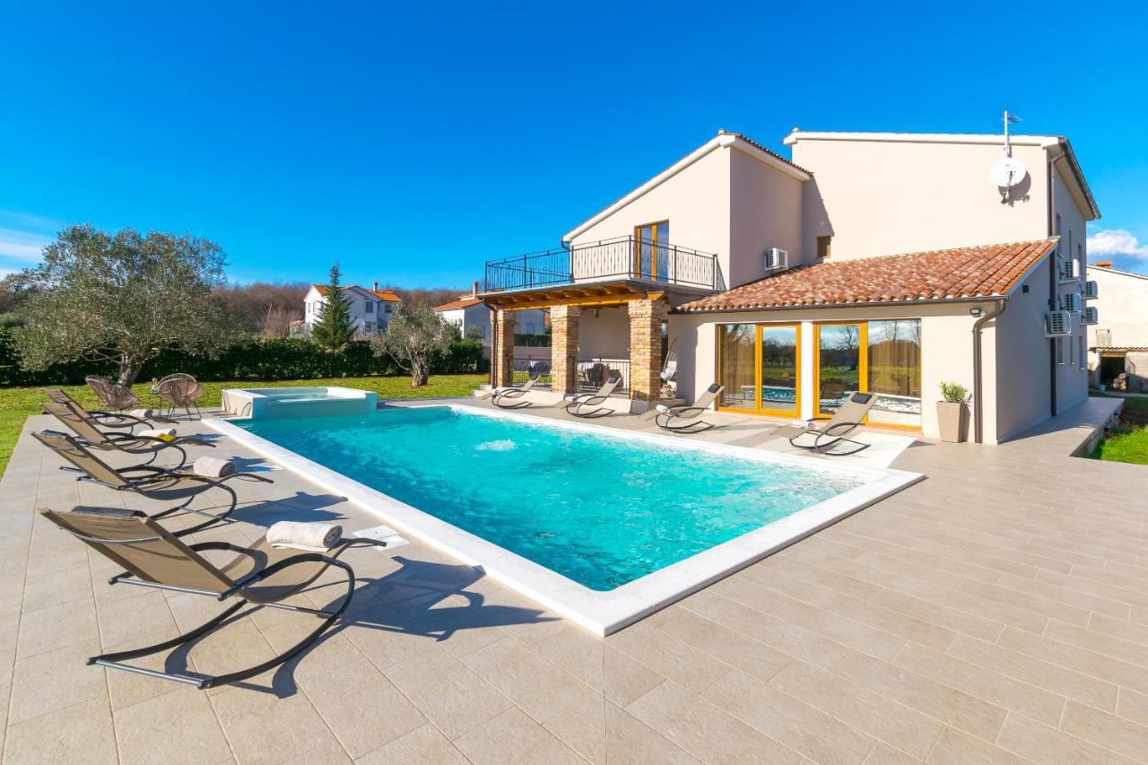 Relaxing Pool Villa Mattuzzi In Loborika Экстерьер фото